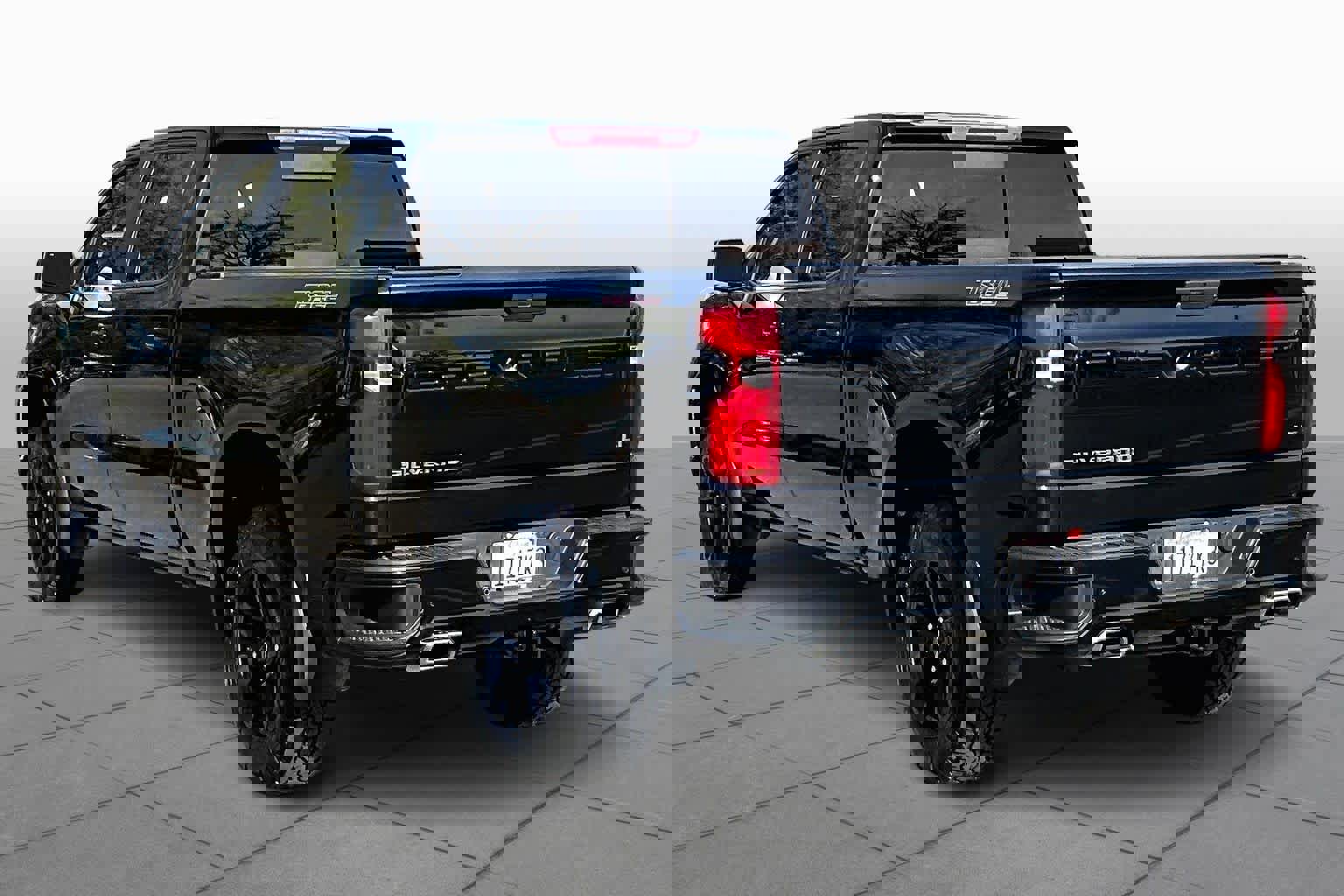 Used 2021 Chevrolet Silverado 1500 LT Trail Boss w/ Convenience Package II image 11