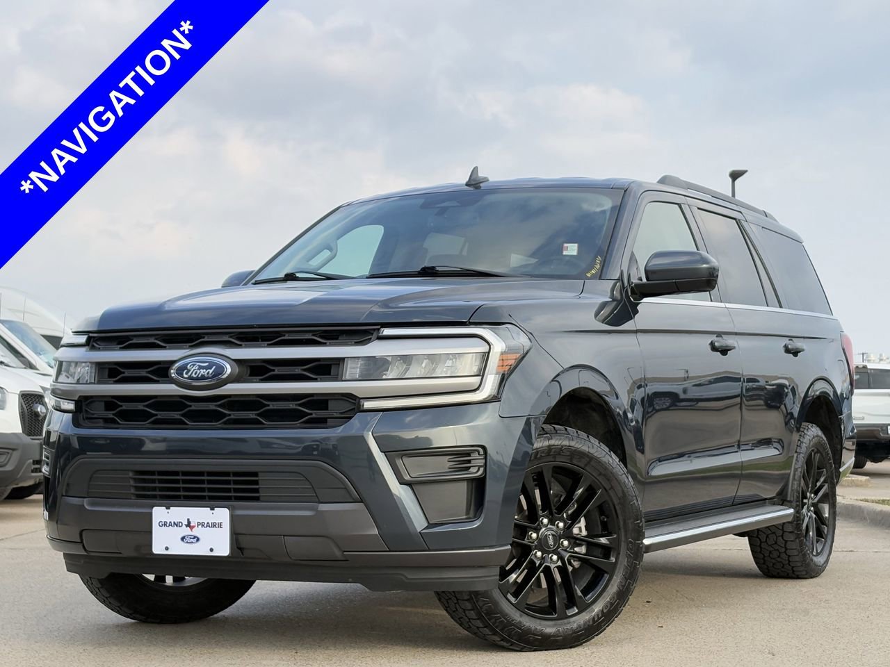 Used 2023 Ford Expedition XLT image 1