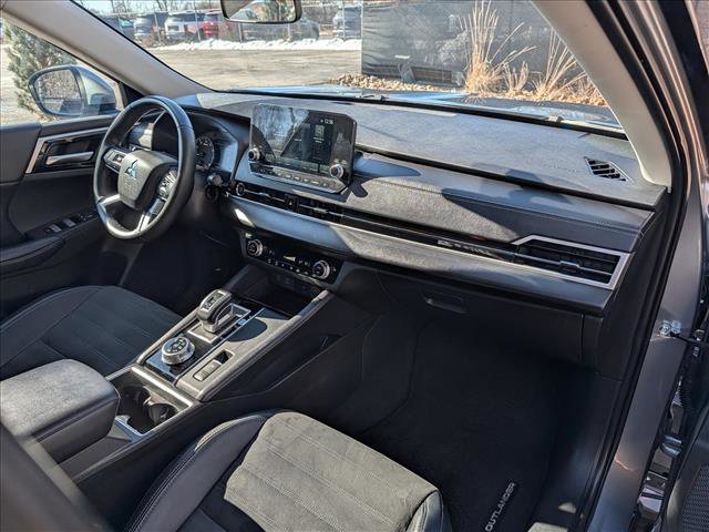 Used 2024 Mitsubishi Outlander SE image 13