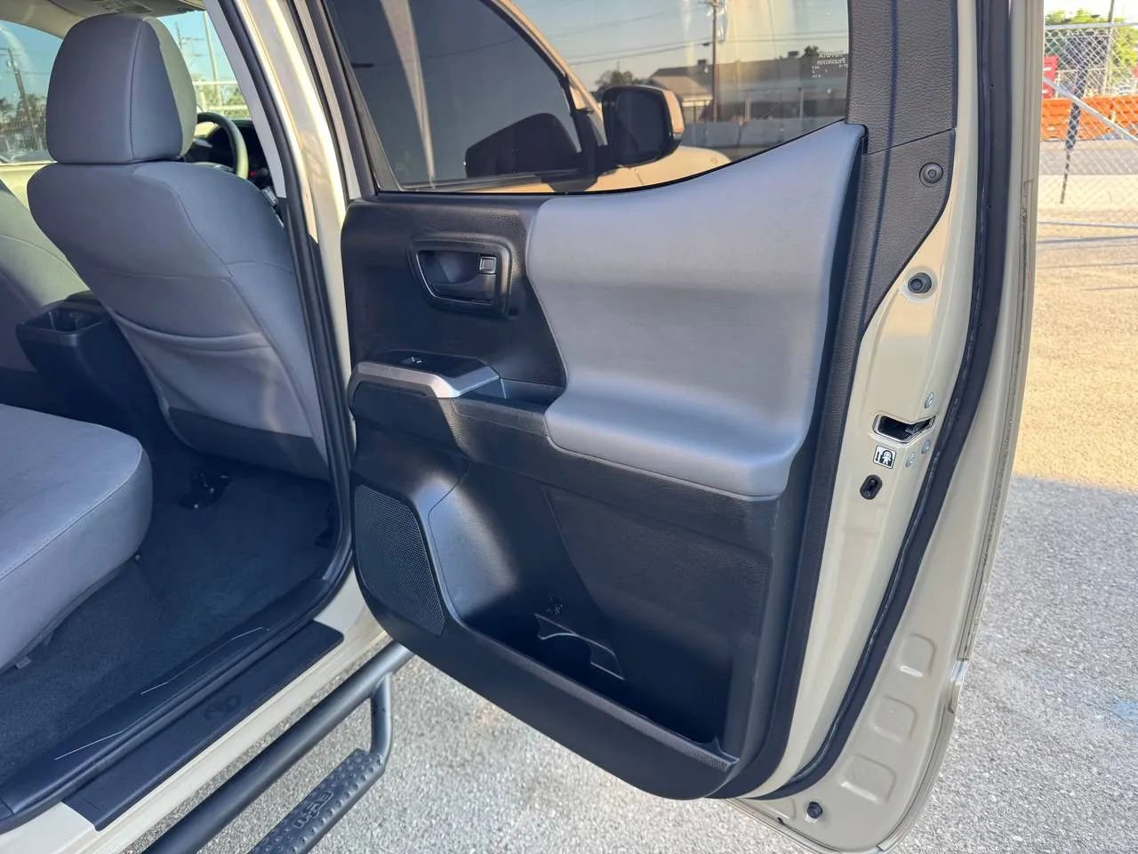 Used 2017 Toyota Tacoma SR5 image 21