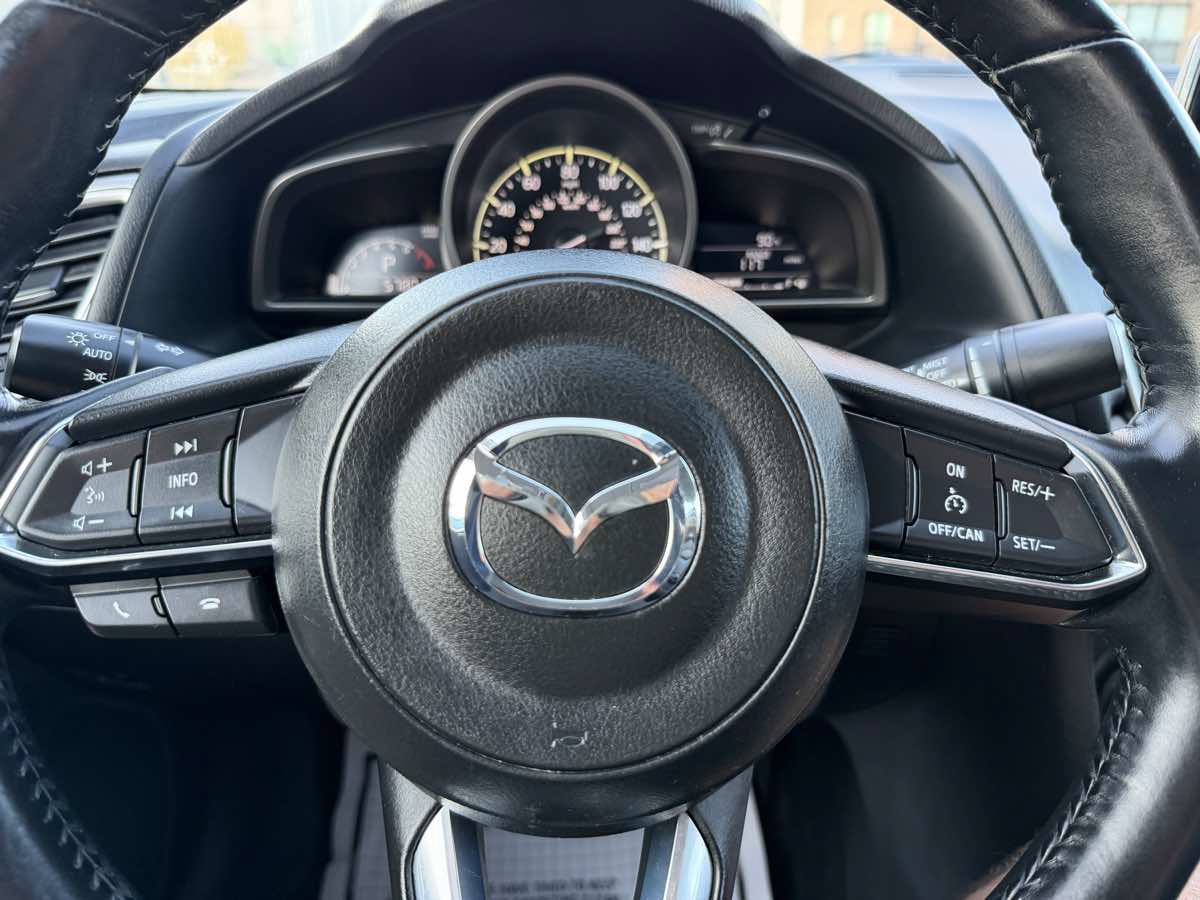Used 2017 MAZDA MAZDA3 Touring FWD image 15