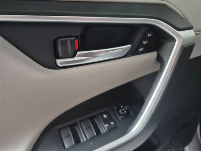 Used 2023 Toyota RAV4 Limited image 18