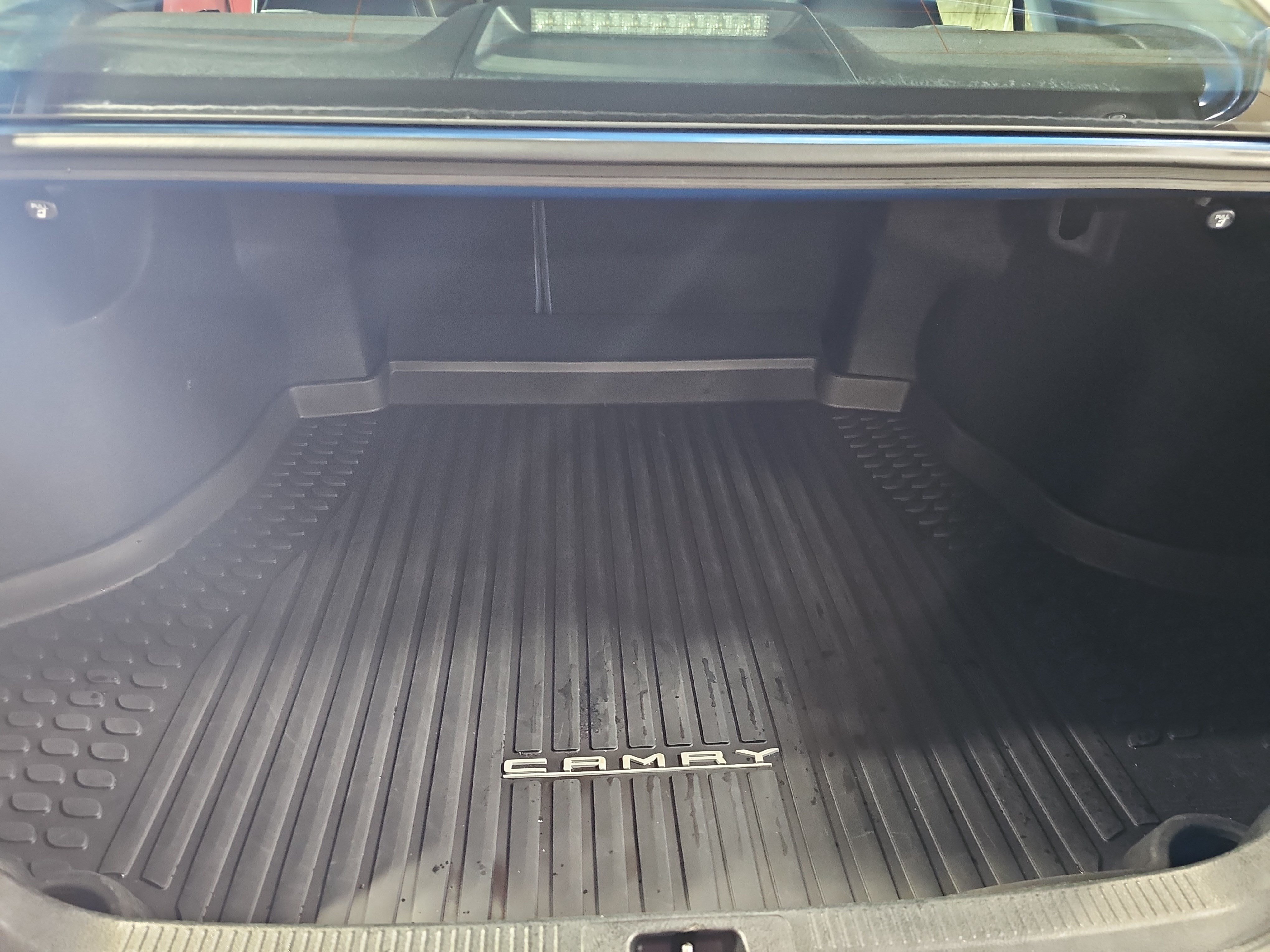 Used 2018 Toyota Camry SE w/ Moonroof Package FWD image 13