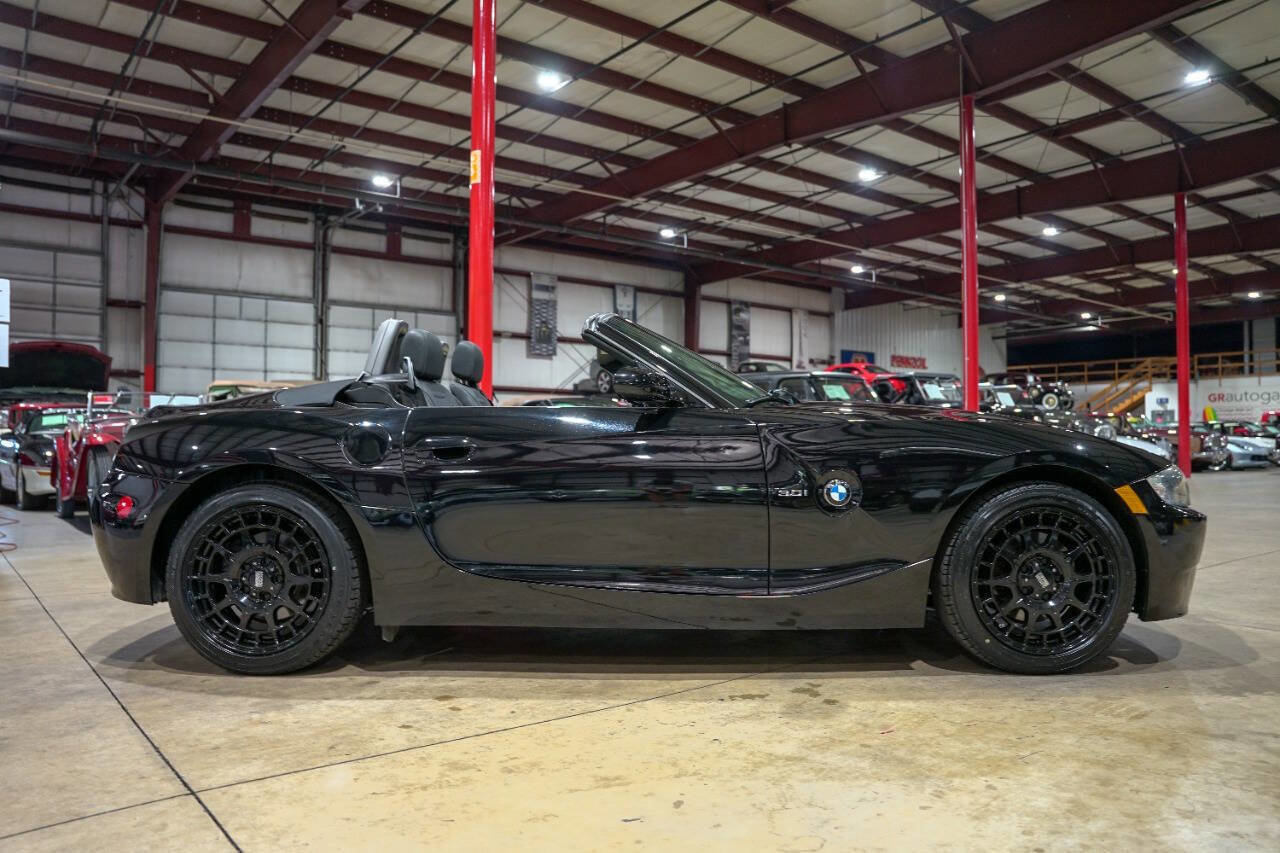 Used 2006 BMW Z4 3.0i image 9