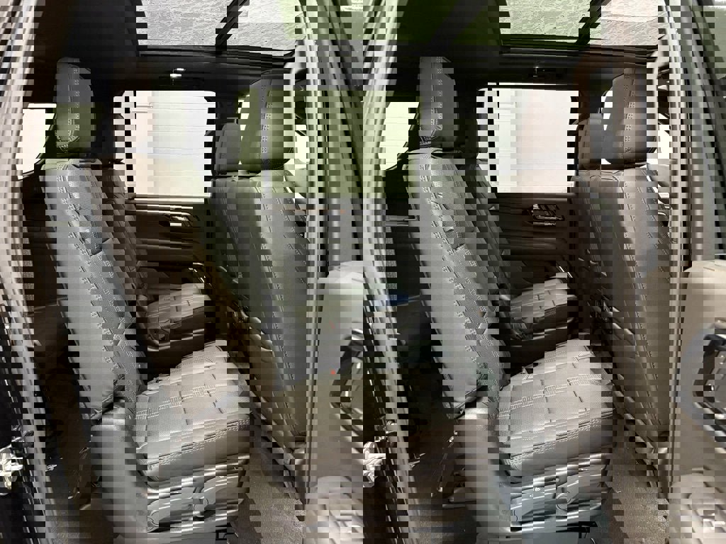 New 2026 Chevrolet Suburban High Country image 32