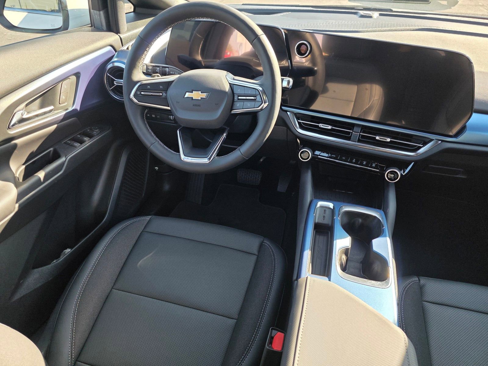 New 2026 Chevrolet Equinox EV LT image 18