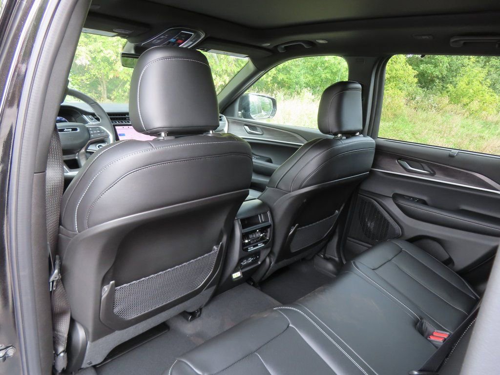 New 2025 Jeep Grand Cherokee Limited w/ Luxury Tech Group II image 22