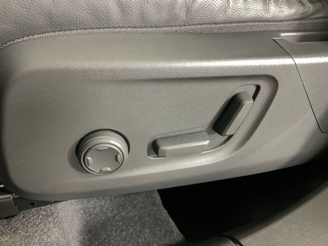 Certified 2023 Volvo XC40 B5 Plus w/ Climate Package image 29