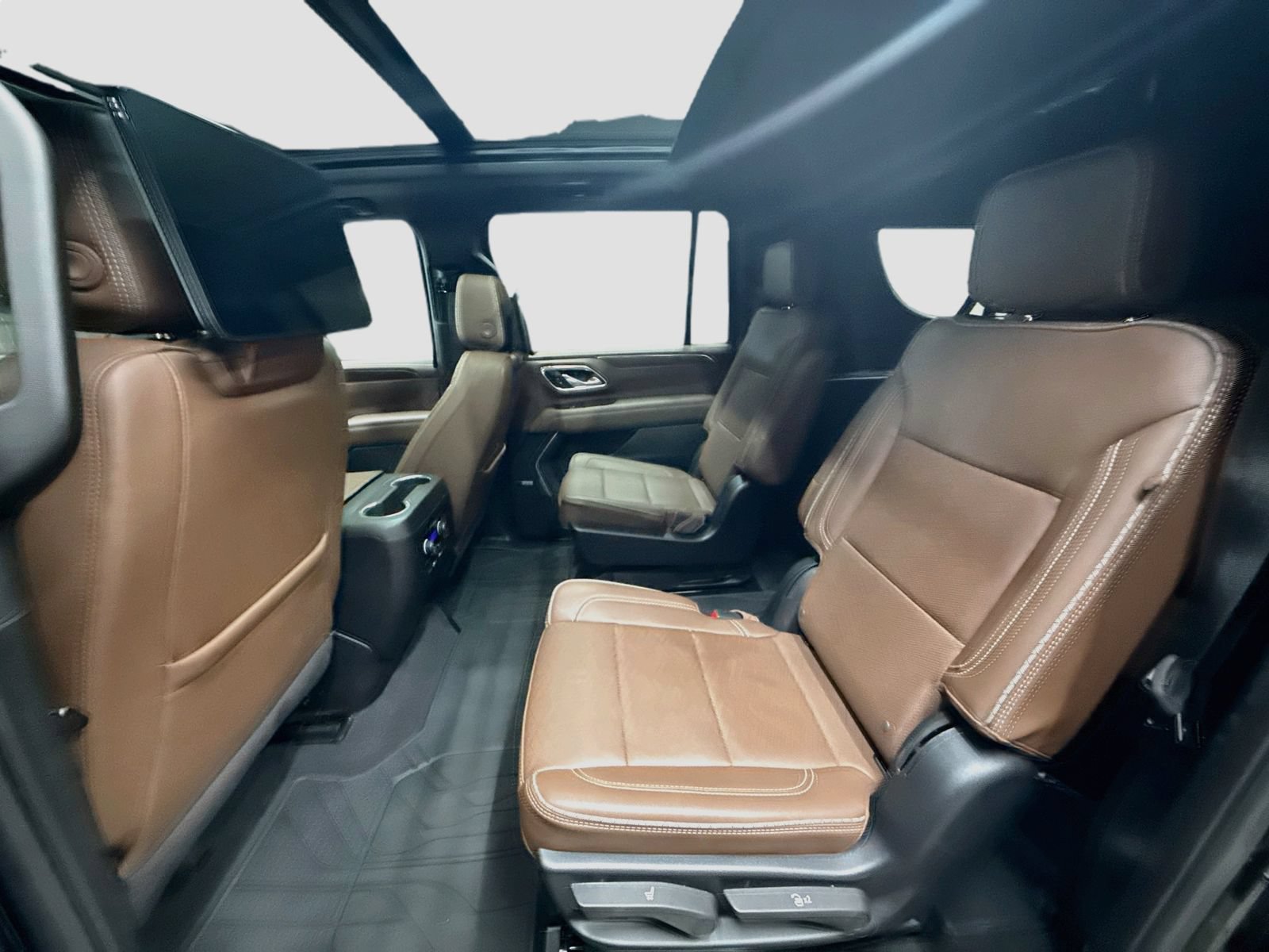 Used 2024 Chevrolet Suburban High Country w/ Advanced Technology Package AWD/4WD image 29