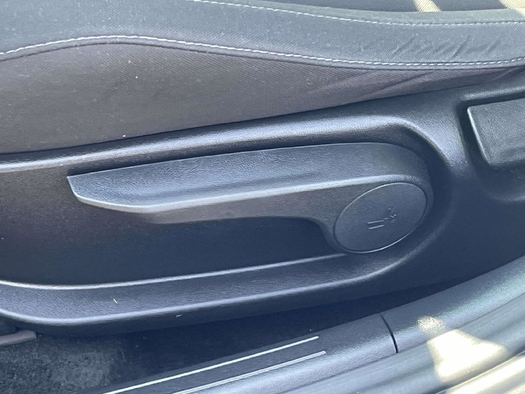 Used 2025 Hyundai Elantra SEL FWD image 26