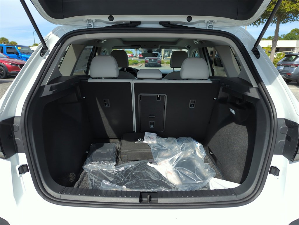 New 2025 Volkswagen Taos SE image 15