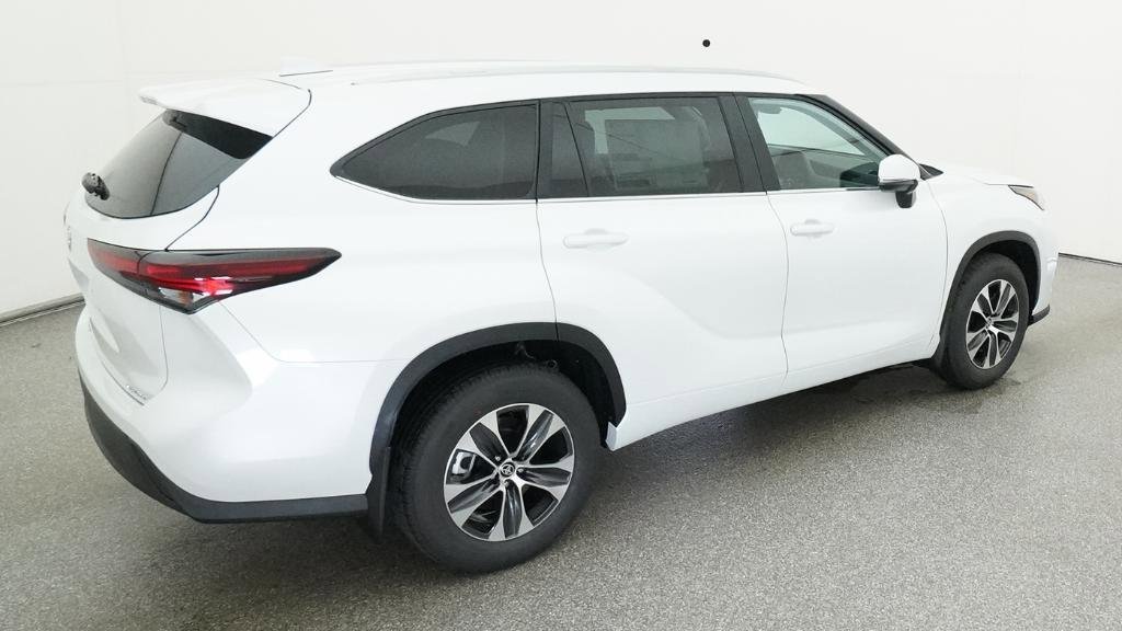 New 2026 Toyota Highlander XLE AWD/4WD image 2