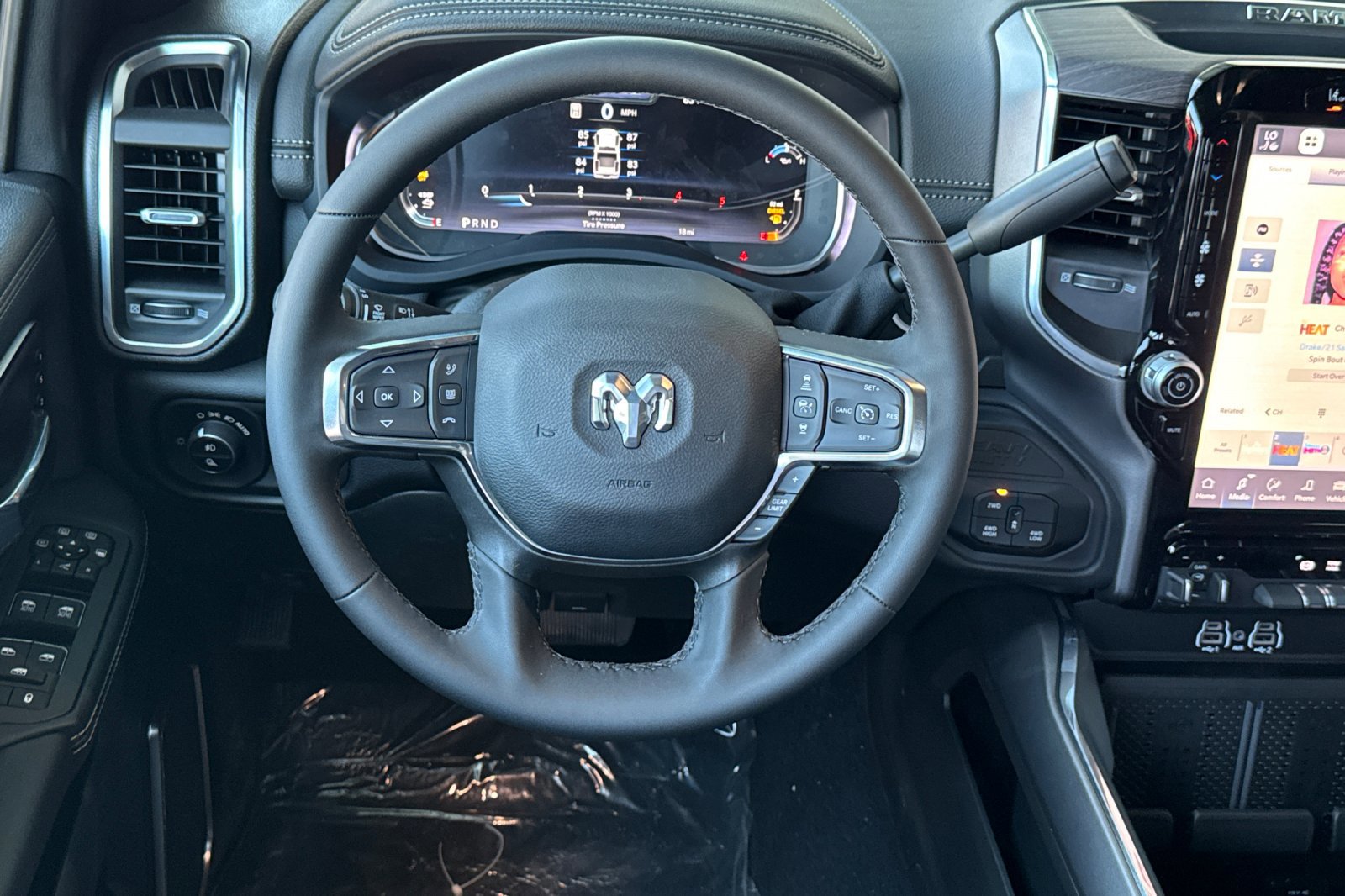 New 2026 RAM 2500 Laramie AWD/4WD image 13