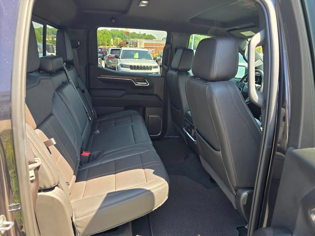 Used 2023 Chevrolet Silverado 1500 High Country w/ Z71 Off-Road Package AWD/4WD image 11