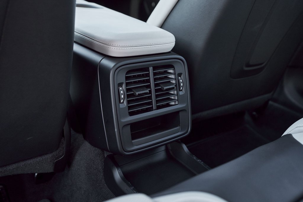 Used 2023 Porsche Taycan 4S w/ Premium Package image 47