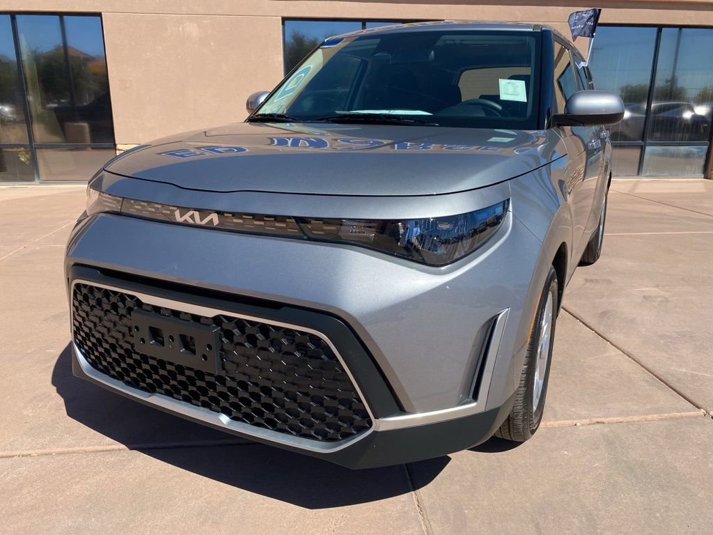 Certified 2025 Kia Soul LX image 2