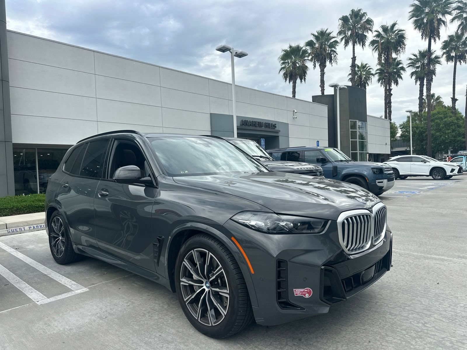 Used 2024 BMW X5 xDrive50e w/ M Sport Package AWD/4WD image 2
