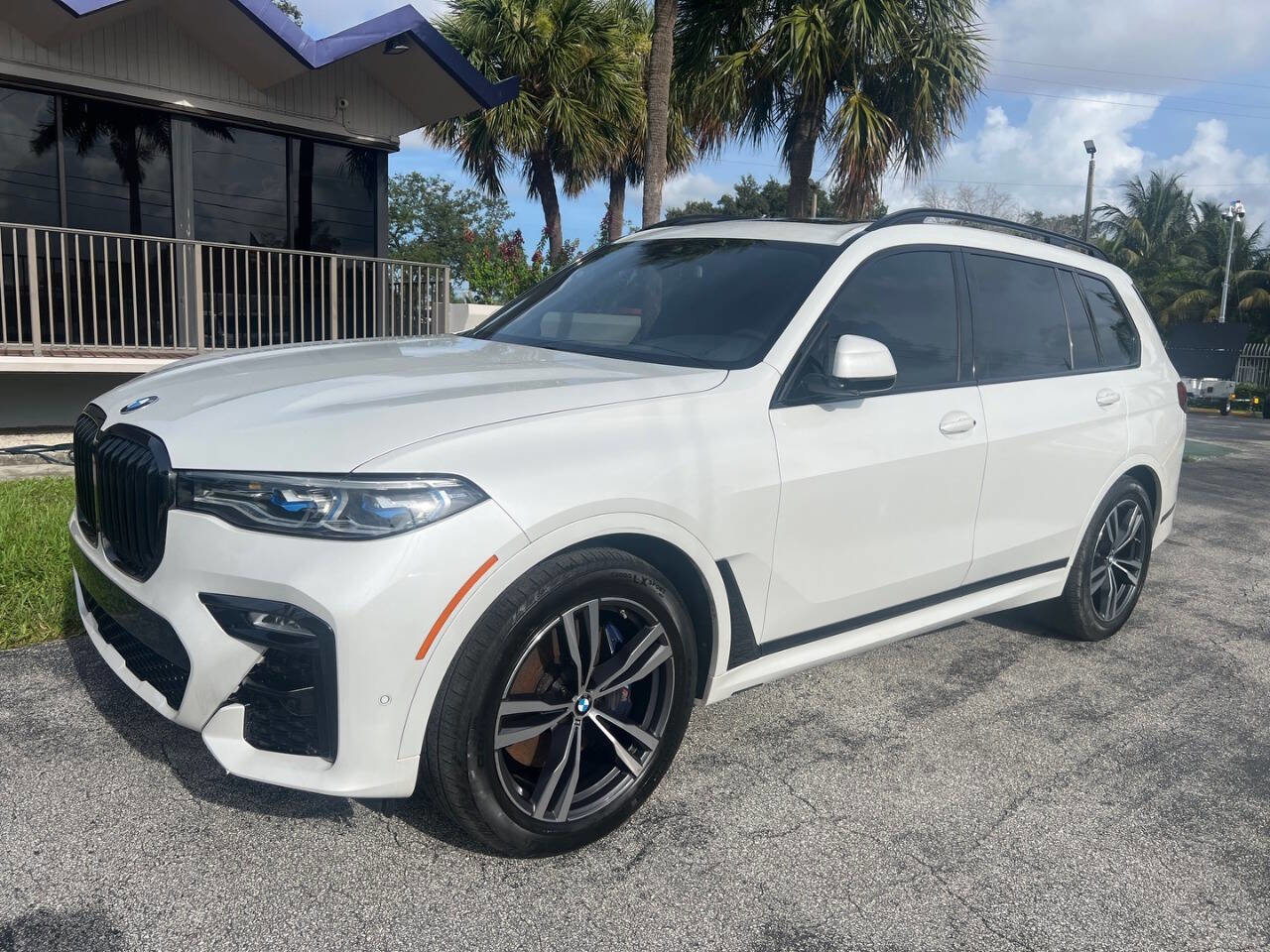 Used 2021 BMW X7 M50i w/ Dynamic Handling Package image 2