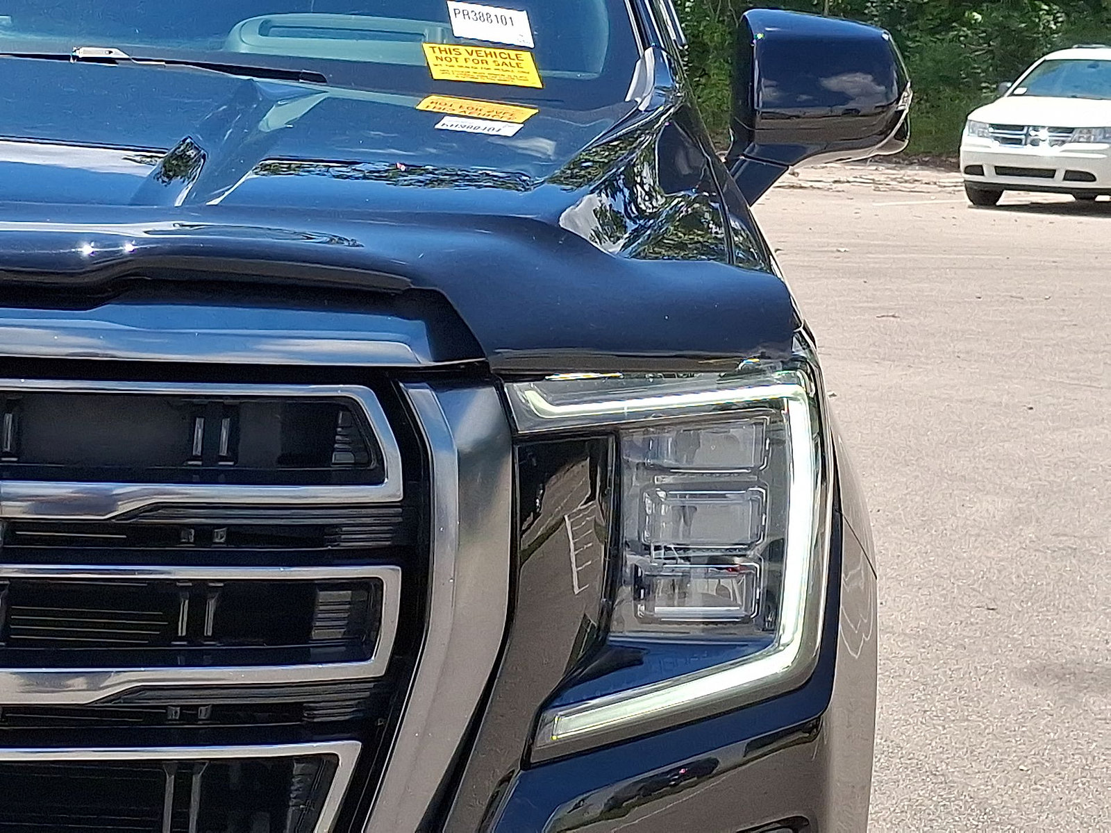 Used 2023 GMC Yukon XL AT4 w/ AT4 Premium Plus Package AWD/4WD image 28