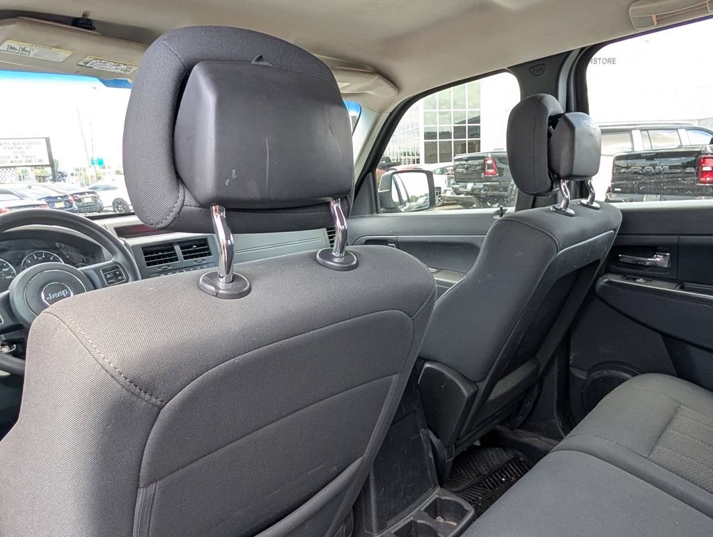Used 2011 Jeep Liberty Sport AWD/4WD image 12