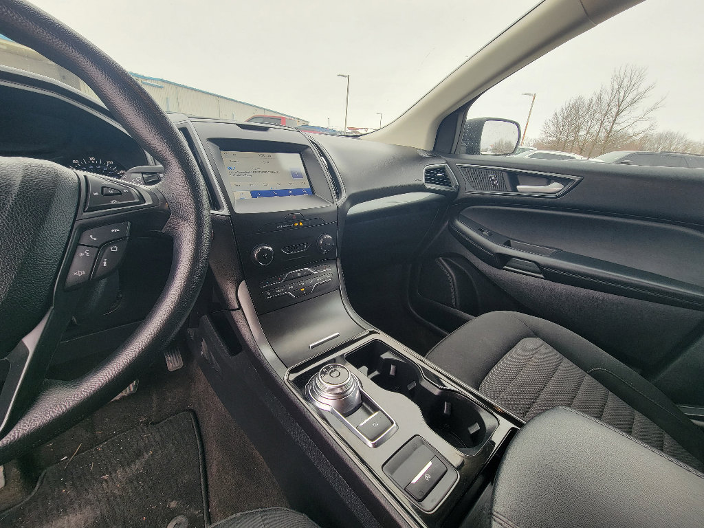 Used 2020 Ford Edge SE image 17