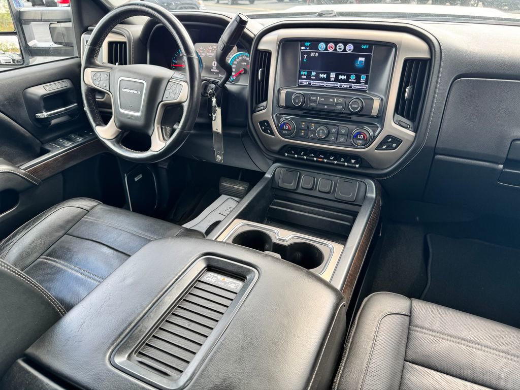 Used 2018 GMC Sierra 2500 Denali w/ Suspension Package, Off-Road AWD/4WD image 14