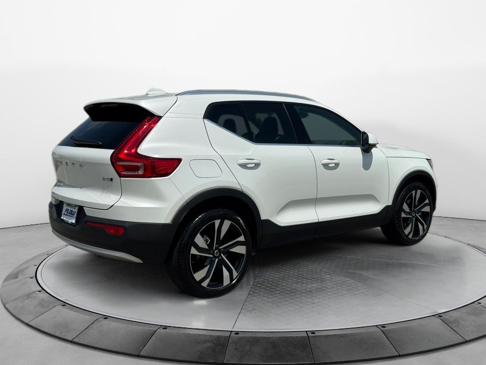 Certified 2023 Volvo XC40 B5 Ultimate w/ Climate Package AWD/4WD image 7