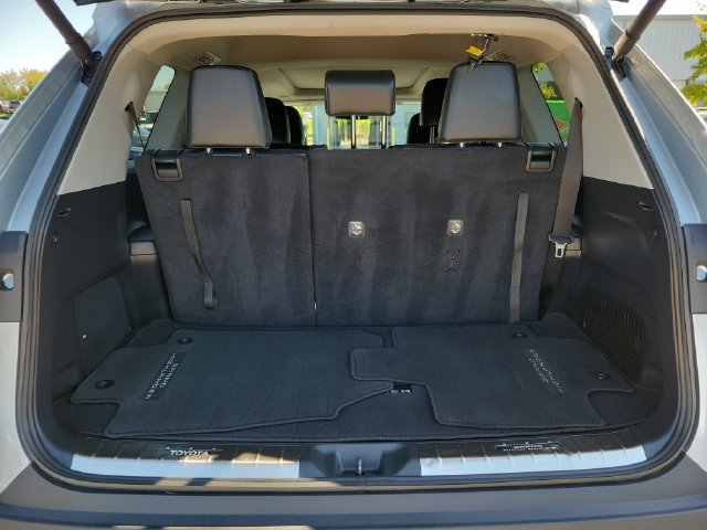 Used 2024 Toyota Grand Highlander AWD image 11