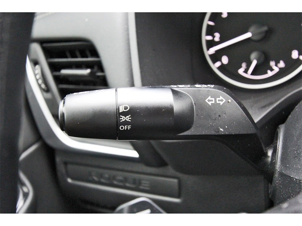 Used 2024 Nissan Rogue S image 13