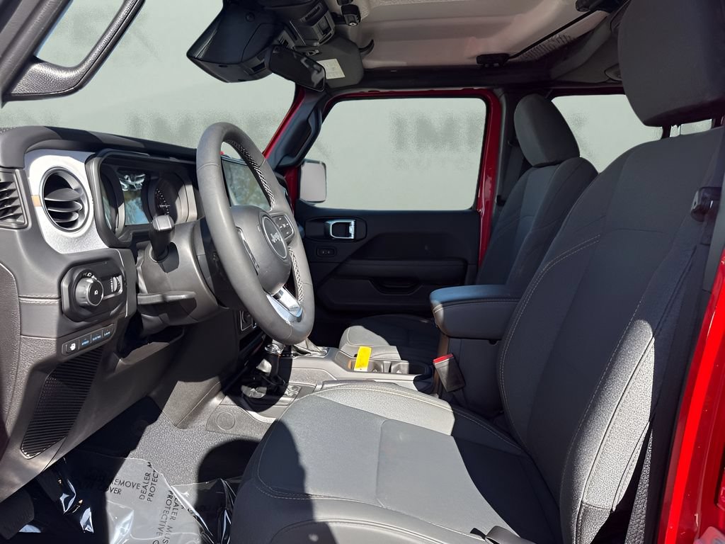 Used 2025 Jeep Wrangler Unlimited Sahara w/ Safety Group AWD/4WD image 9
