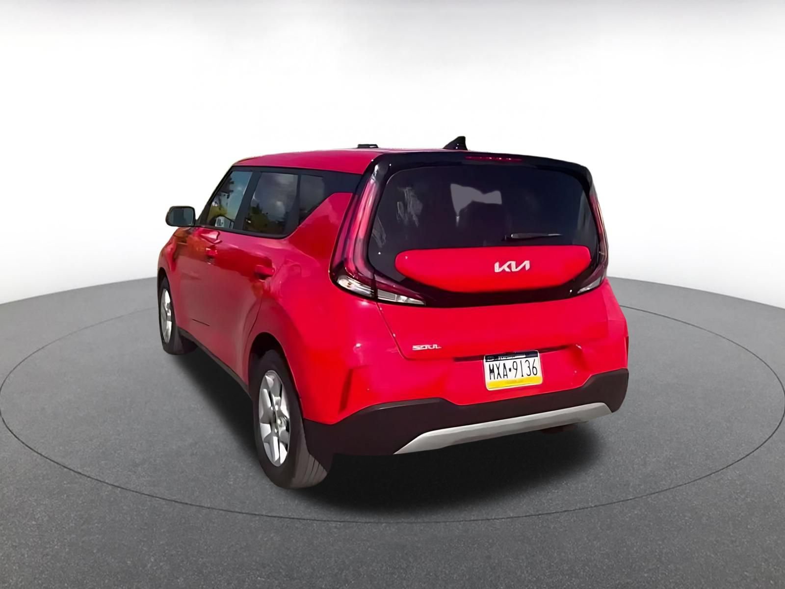 Used 2025 Kia Soul LX w/ LX Technology Package FWD image 9