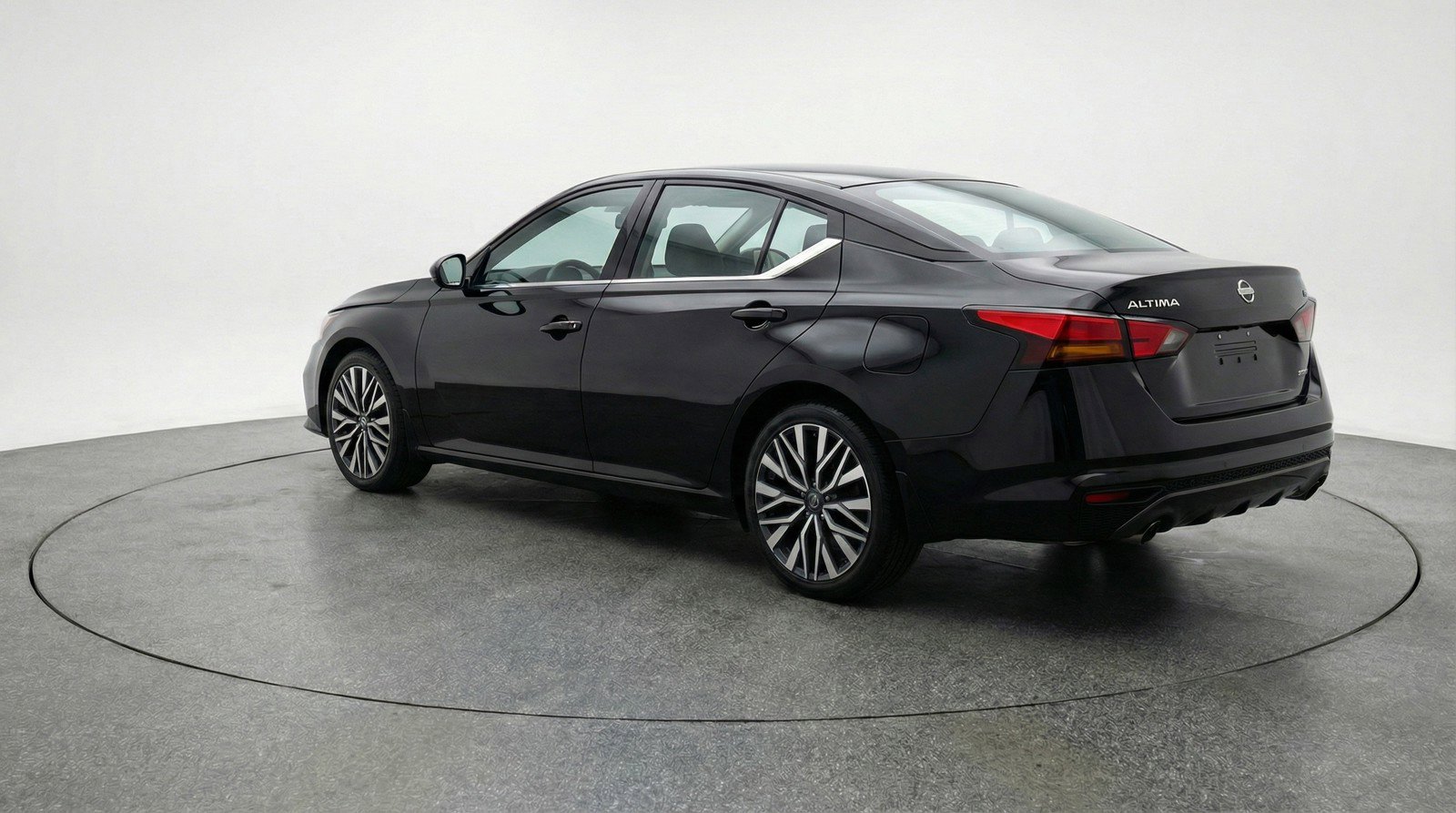 Used 2025 Nissan Altima 2.5 SV FWD image 6