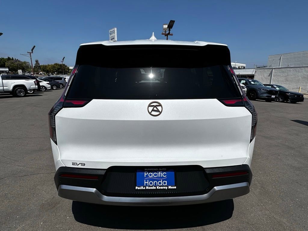 Used 2024 Kia EV9 Light Long Range RWD image 4