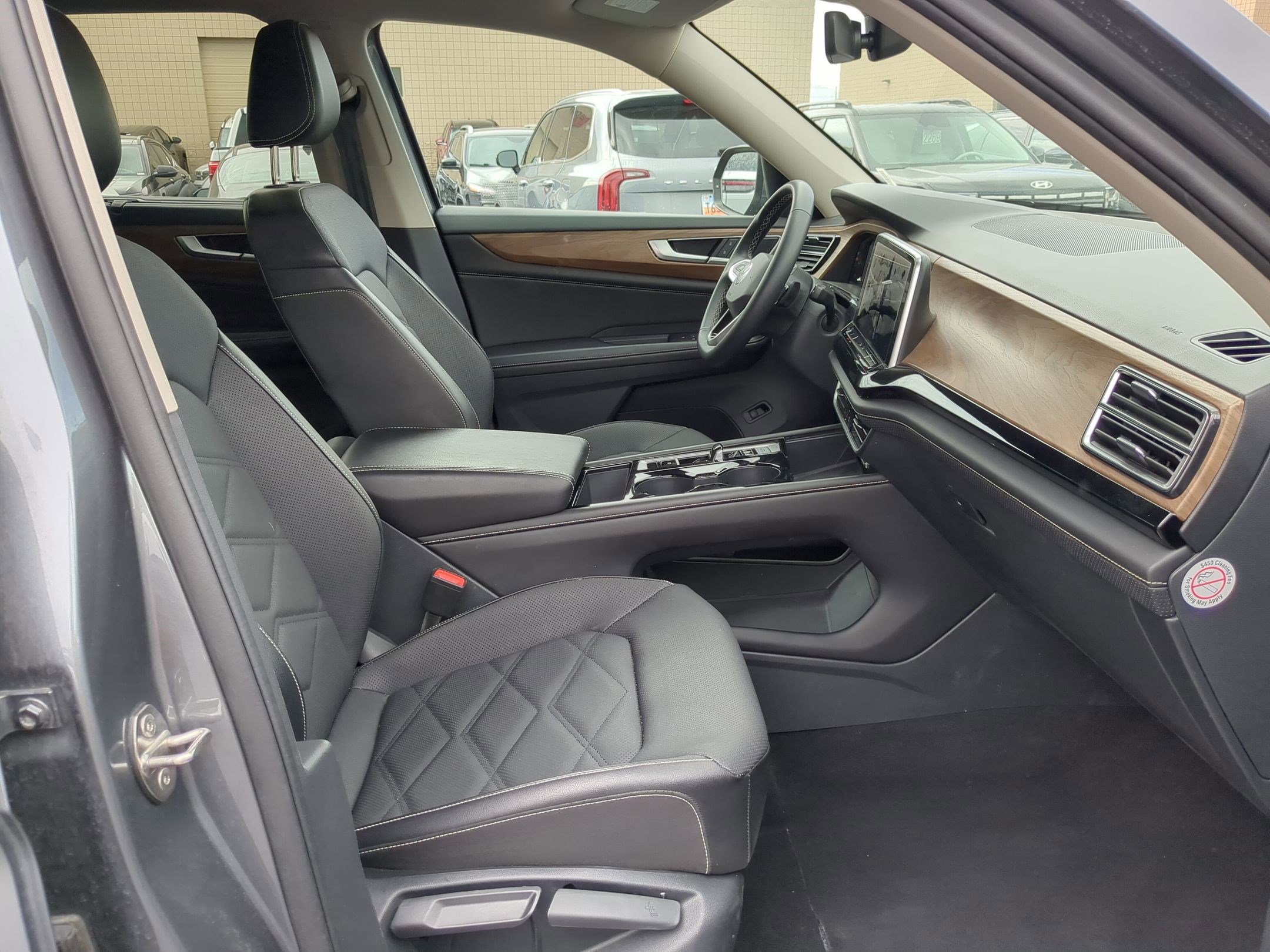 Used 2024 Volkswagen Atlas SE image 33