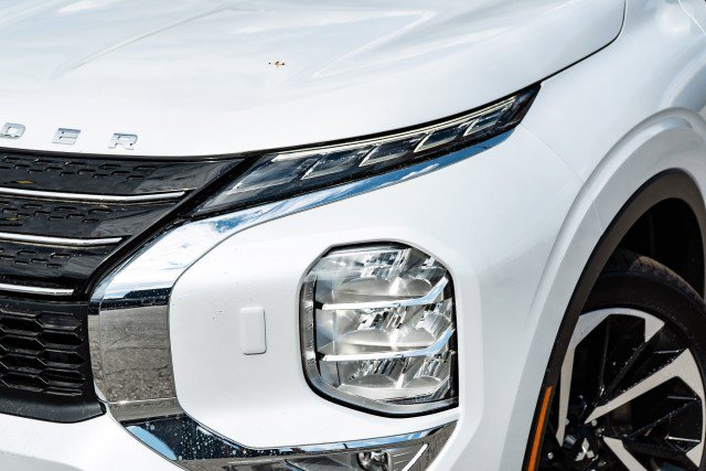 New 2025 Mitsubishi Outlander SEL image 3
