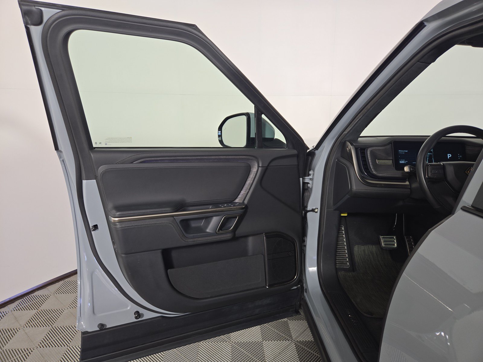 Used 2023 Rivian R1T Adventure AWD/4WD image 16
