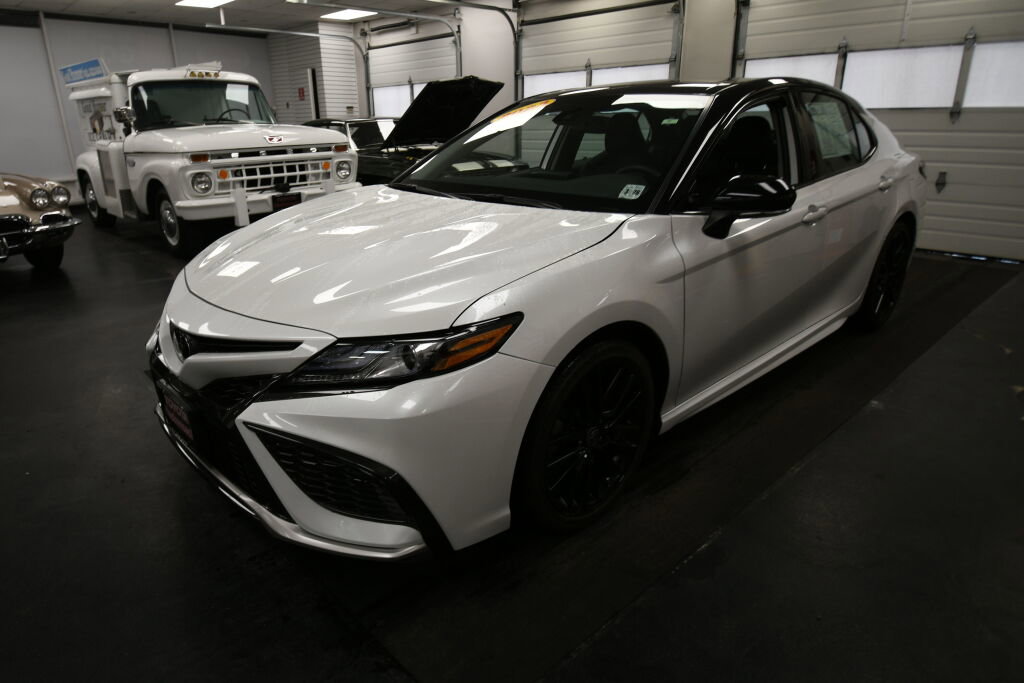 Used 2023 Toyota Camry XSE w/ Cold Weather Package image 4