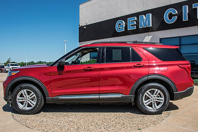 Used 2021 Ford Explorer XLT w/ Equipment Group 202A AWD/4WD image 2