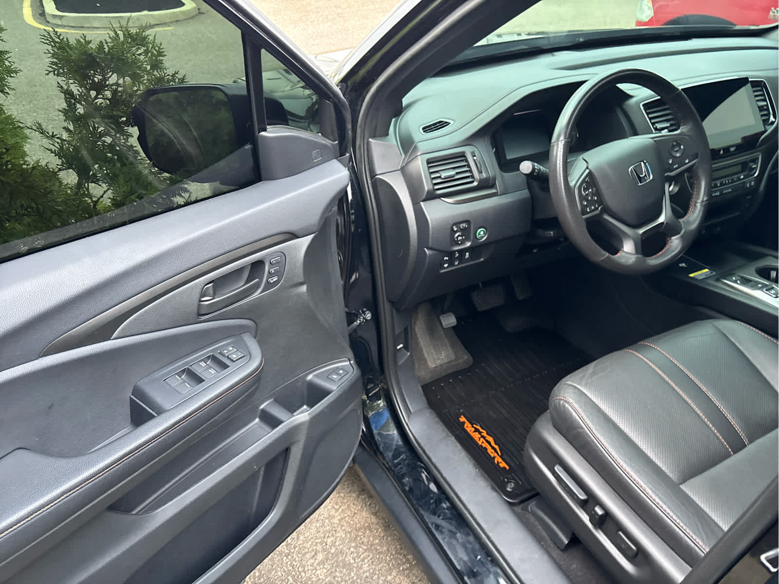 Used 2025 Honda Passport TrailSport image 6