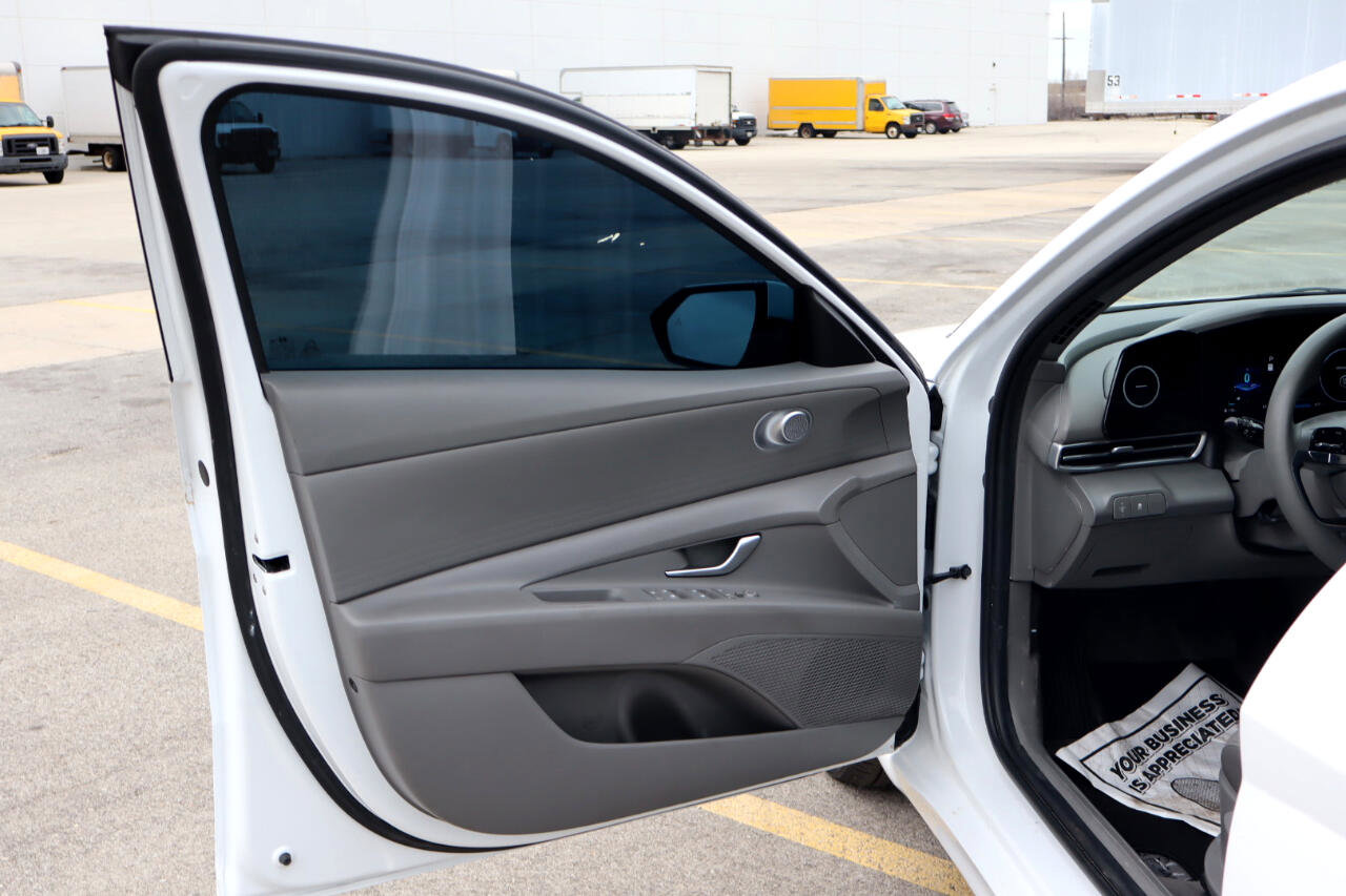 Used 2024 Hyundai Elantra SEL image 12