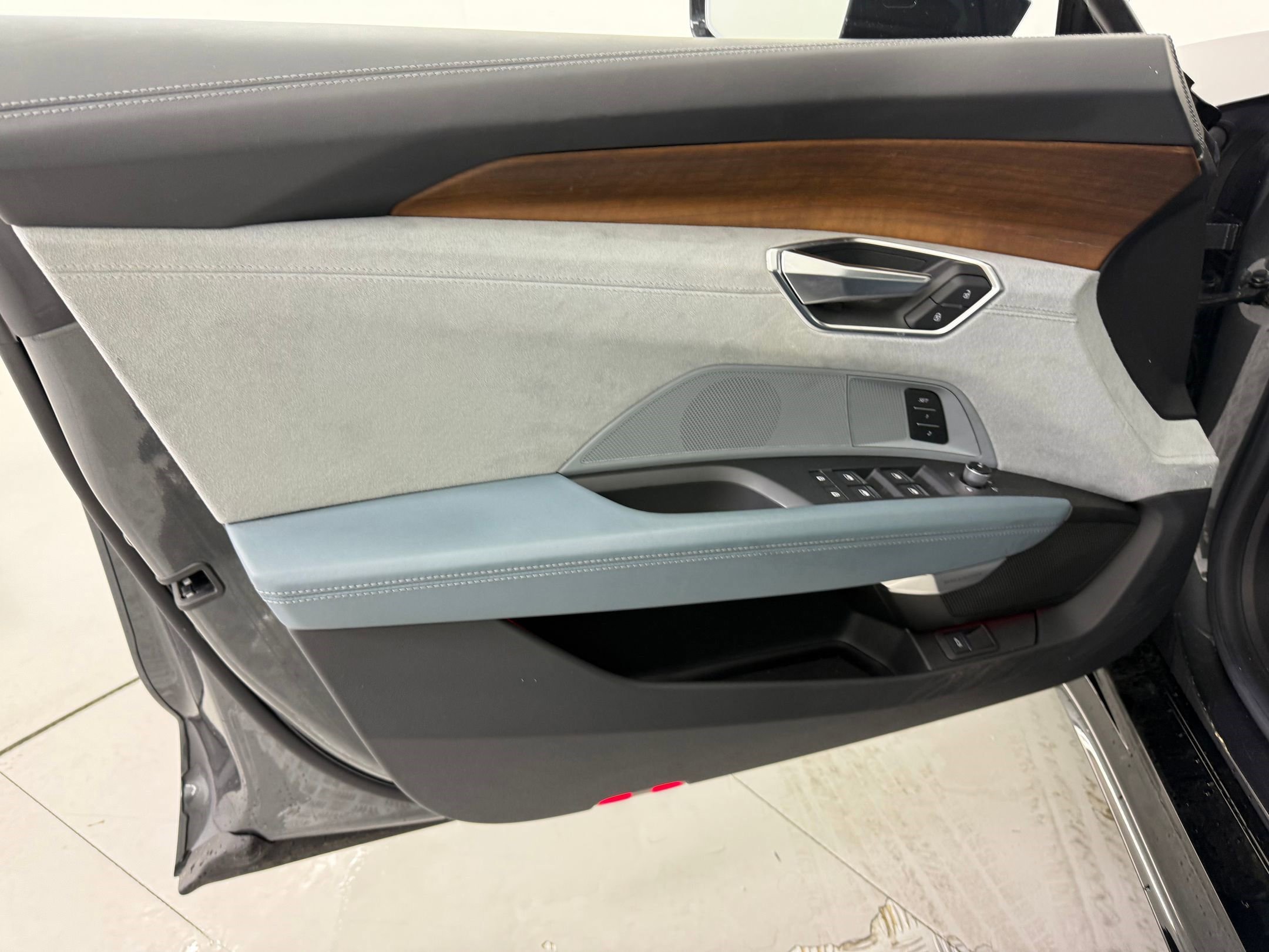 Used 2022 Audi RS e-tron GT image 25