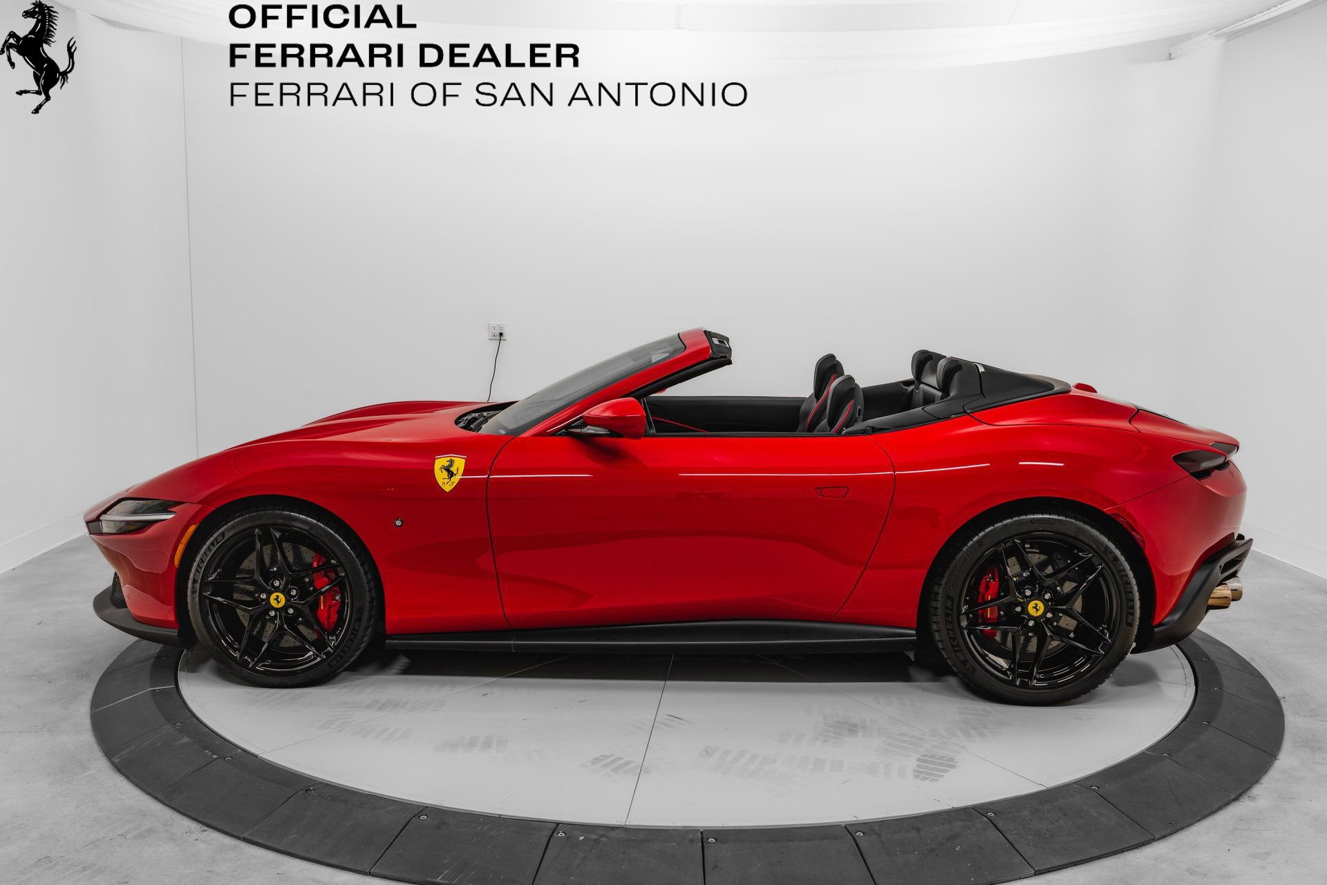 Certified 2025 Ferrari Roma Spider RWD image 3