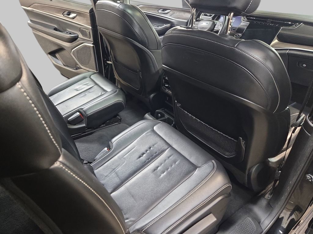 Used 2022 Jeep Grand Cherokee L Limited w/ Luxury Tech Group II AWD/4WD image 13