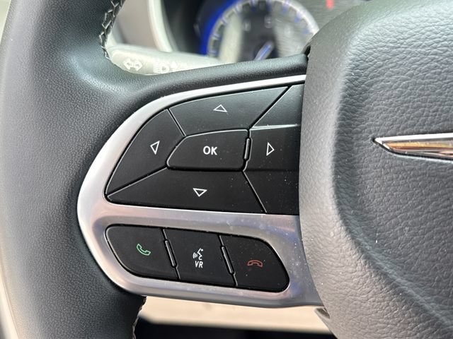 Used 2024 Chrysler Pacifica Touring-L FWD image 26