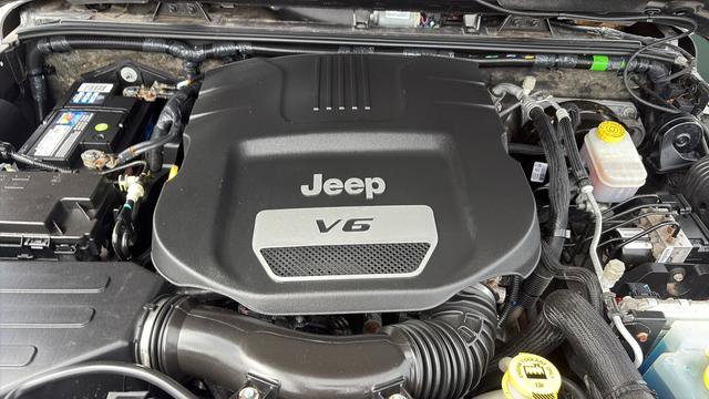Used 2017 Jeep Wrangler Unlimited Sahara w/ Connectivity Group AWD/4WD image 25