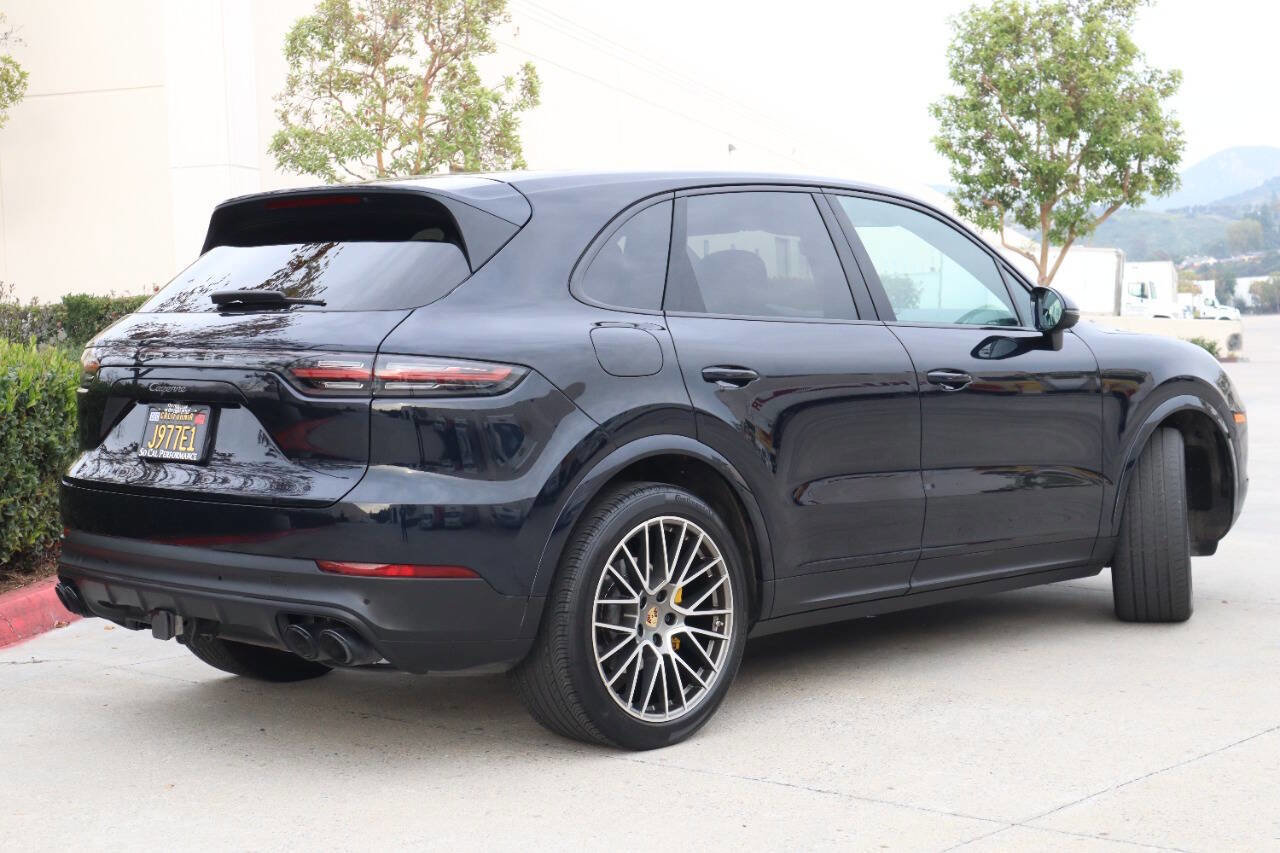 Used 2023 Porsche Cayenne Platinum Edition image 20