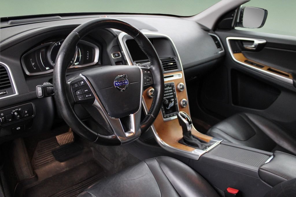 Used 2017 Volvo XC60 T6 Inscription w/ Advanced Package AWD/4WD image 2