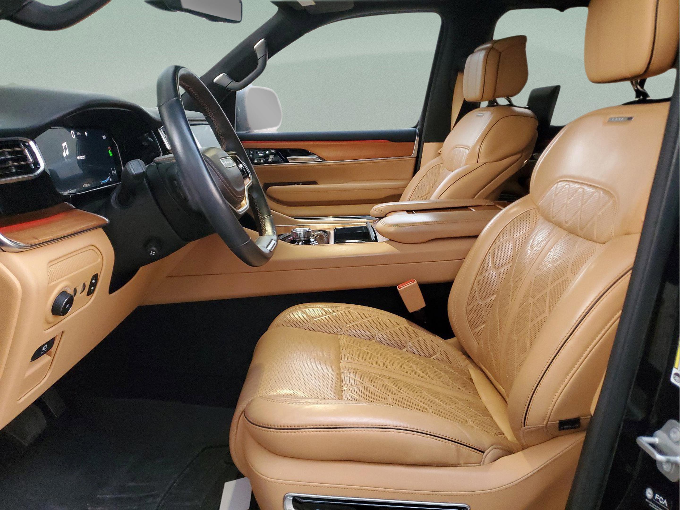 Certified 2022 Jeep Grand Wagoneer Series III w/ Rear Seat Video Group 1 image 17