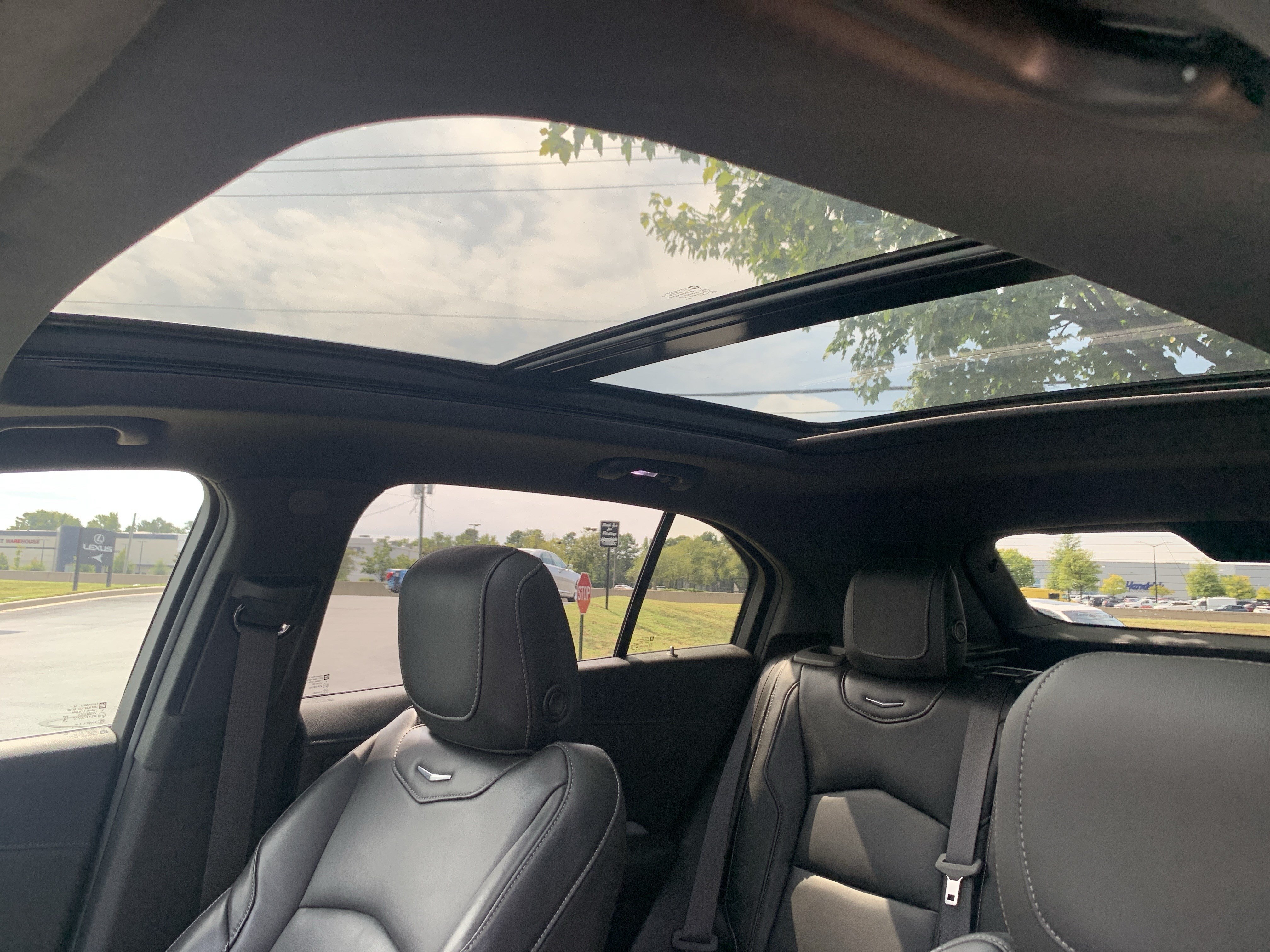 Used 2019 Cadillac XT4 Premium Luxury w/ Technology Package FWD image 28