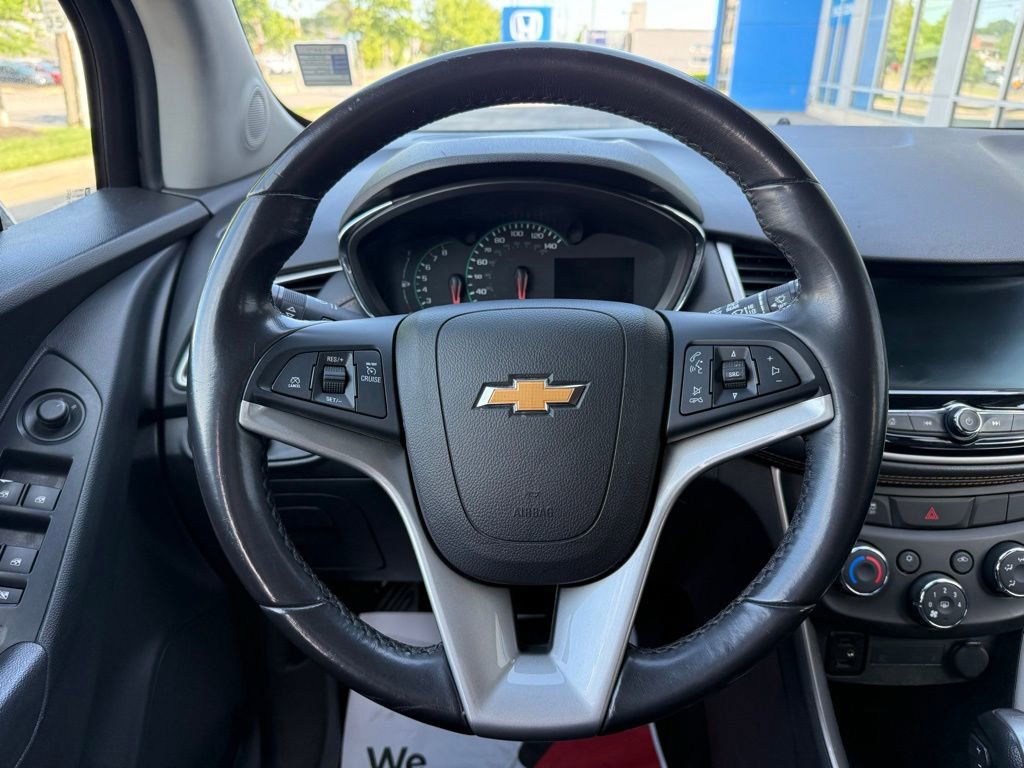 Used 2020 Chevrolet Trax LT w/ LT Convenience Package AWD/4WD image 18